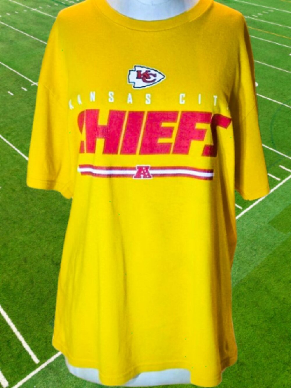 Vintage KANSAS CITY CHIEFS-  NFL- men T-Shirt - Short Sleeves - X-Large - Yellow
